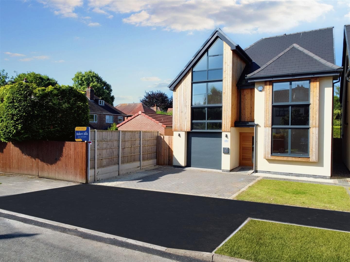 Second Avenue, Risley