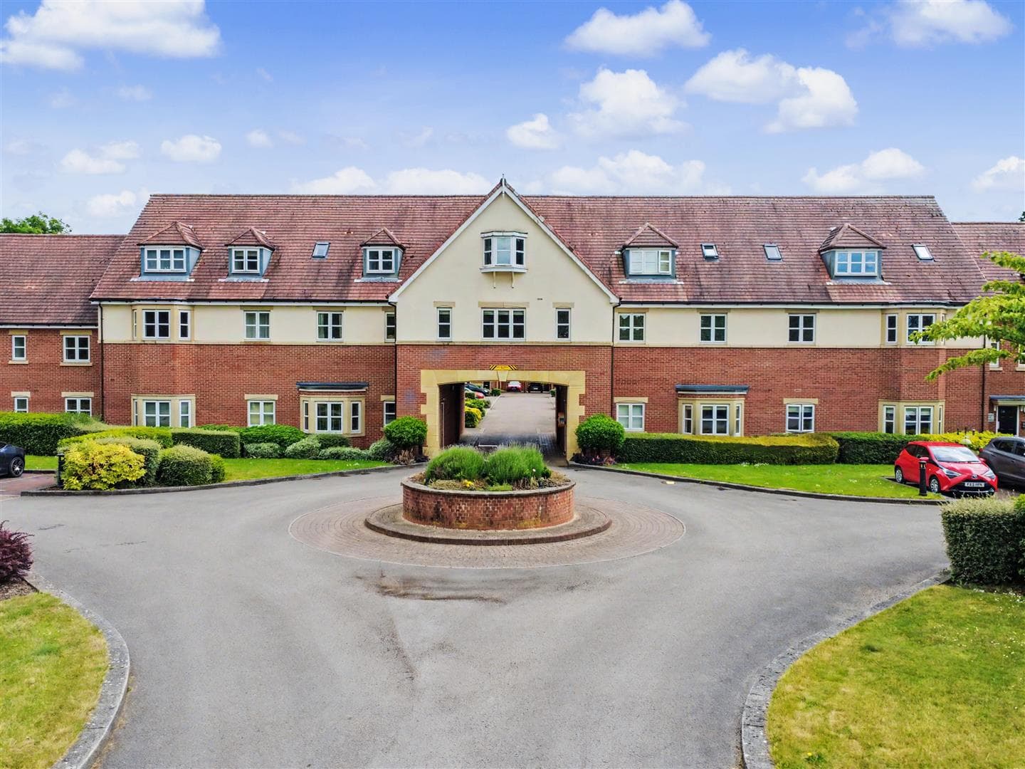 Tudor Court, Draycott