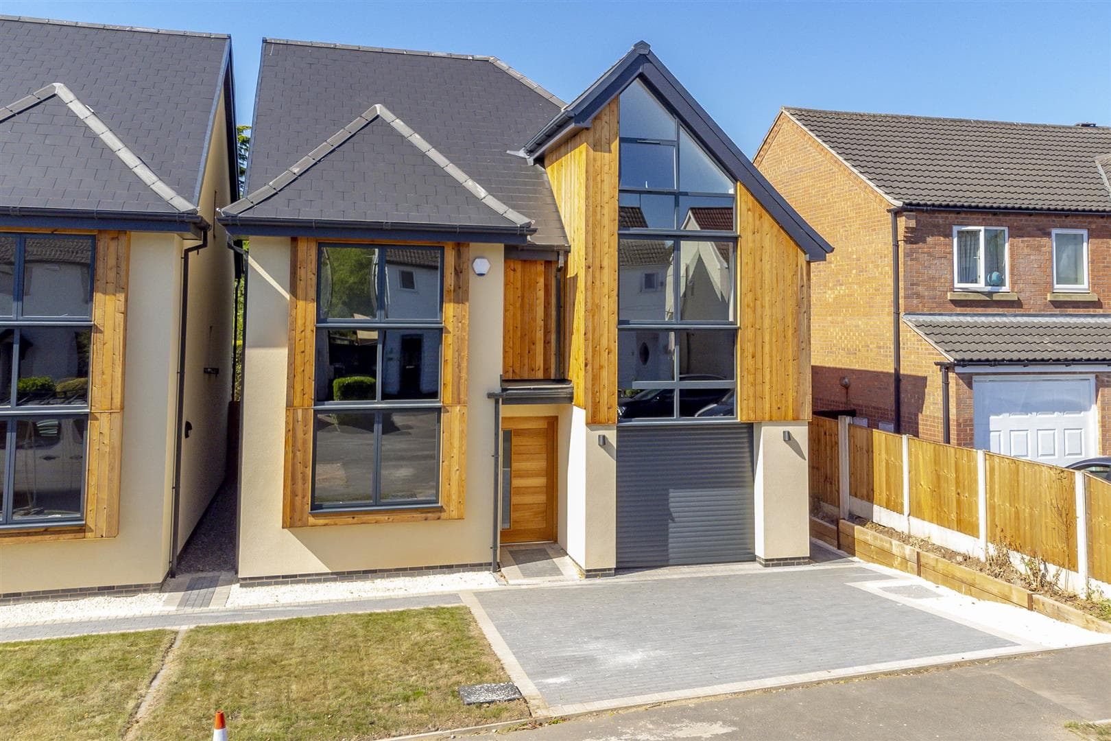 Second Avenue, Risley