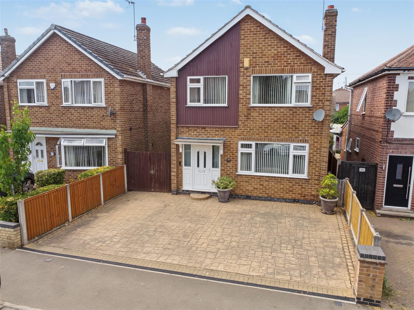 Carrfield Avenue, Toton